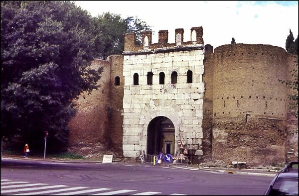 Porta Latina2